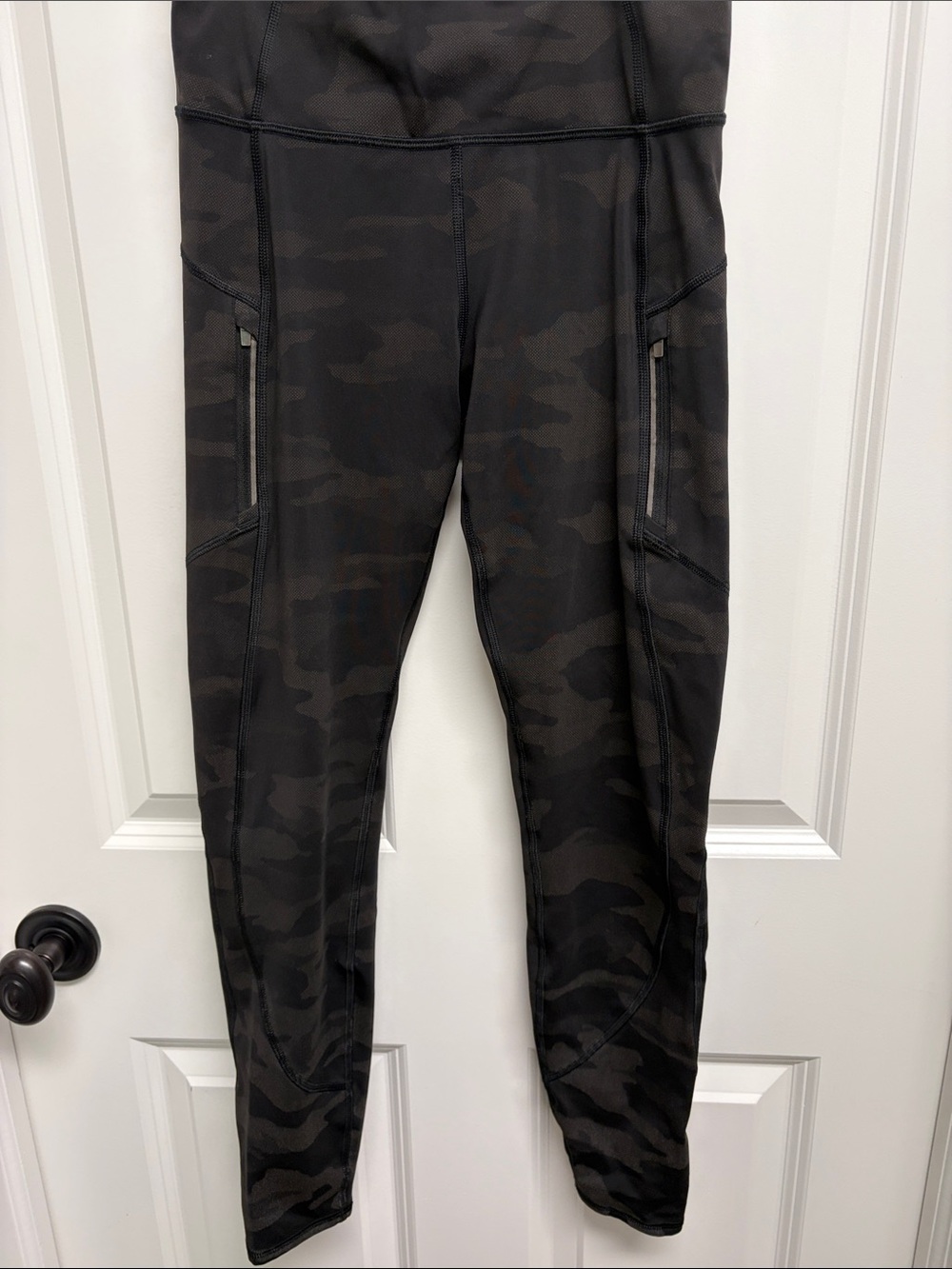 Athleta Rainier Reflective Tight, Black Camo size XS